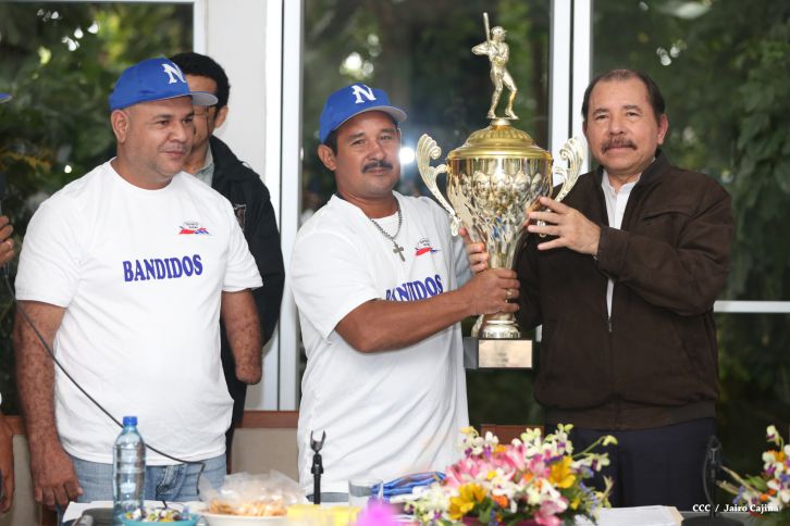 Presidente Daniel abandera a delegaciones que participarán en eventos deportivos internacionales