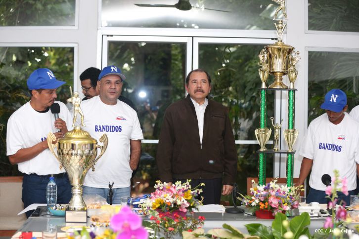 Presidente Daniel abandera a delegaciones que participarán en eventos deportivos internacionales