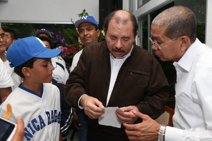 Presidente Daniel abandera a delegaciones que participarán en eventos deportivos internacionales