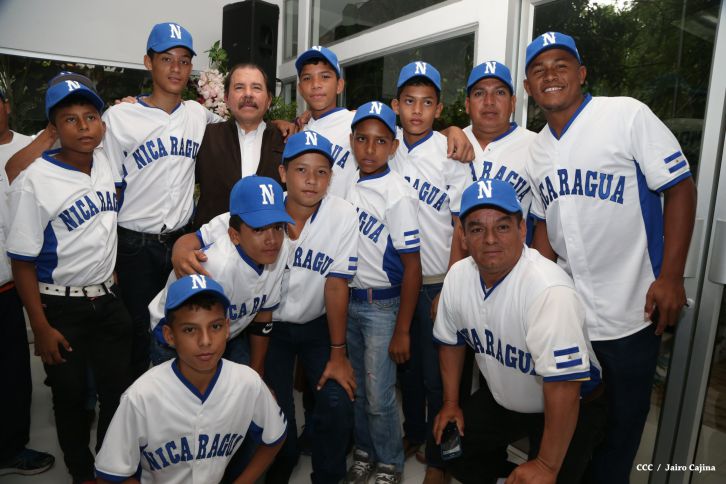 Presidente Daniel abandera a delegaciones que participarán en eventos deportivos internacionales