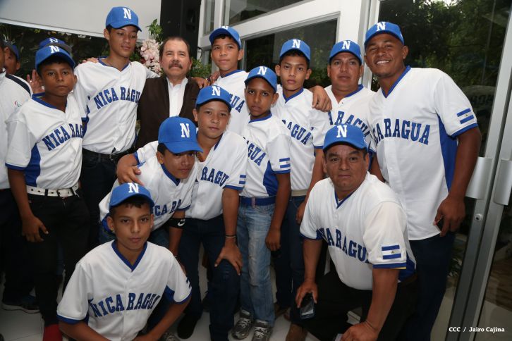 Presidente Daniel abandera a delegaciones que participarán en eventos deportivos internacionales