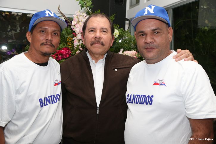 Presidente Daniel abandera a delegaciones que participarán en eventos deportivos internacionales