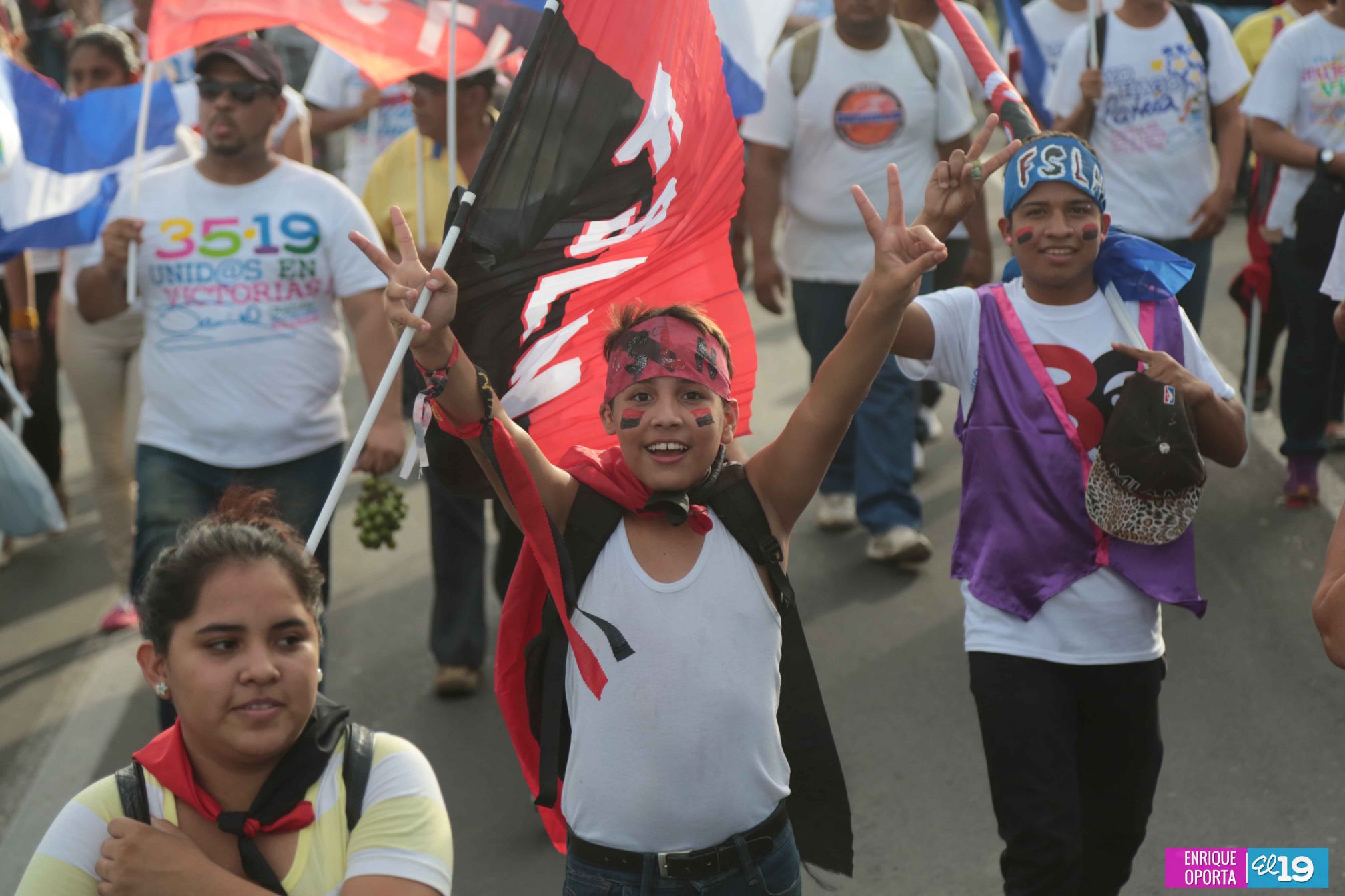 Juventud y Familias protagonizan Gran Caminata de la Alegría