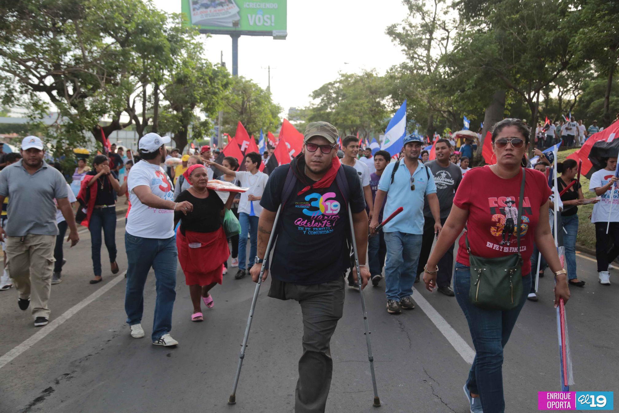 Juventud y Familias protagonizan Gran Caminata de la Alegría