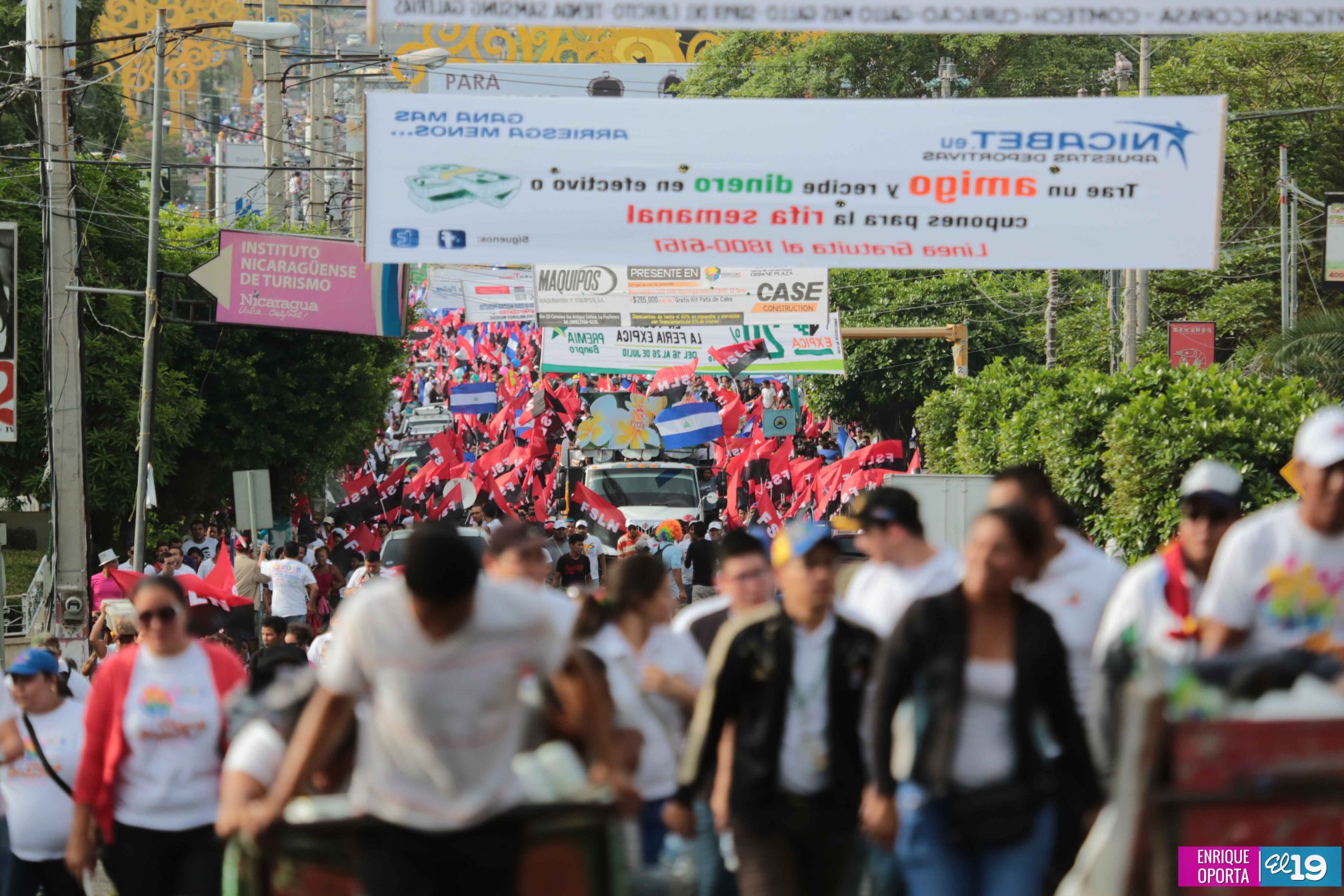 Juventud y Familias protagonizan Gran Caminata de la Alegría