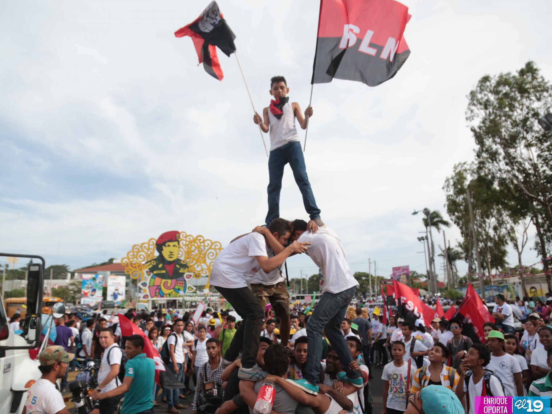 Juventud y Familias protagonizan Gran Caminata de la Alegría