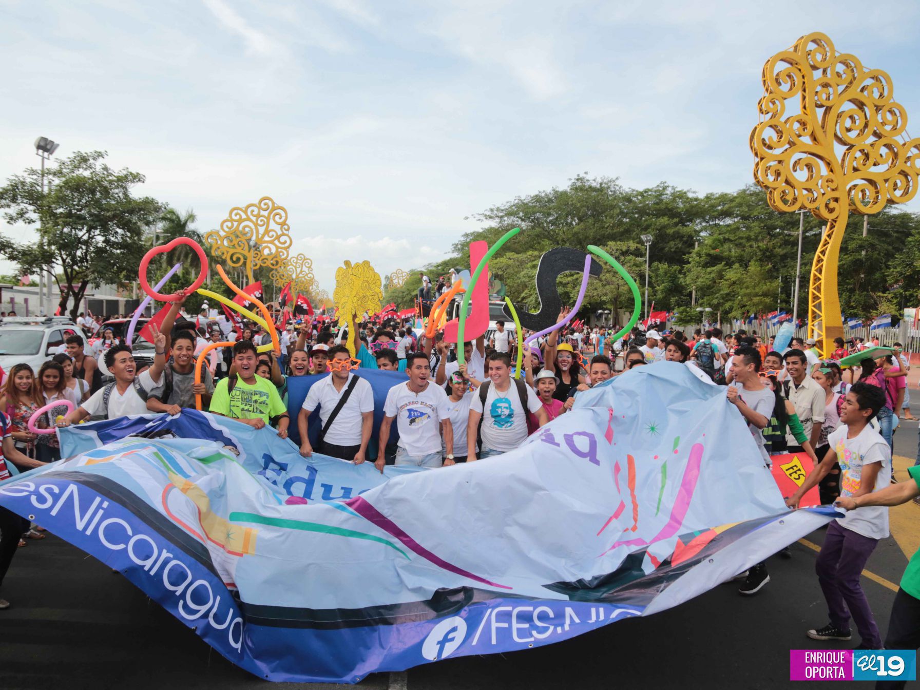 Juventud y Familias protagonizan Gran Caminata de la Alegría