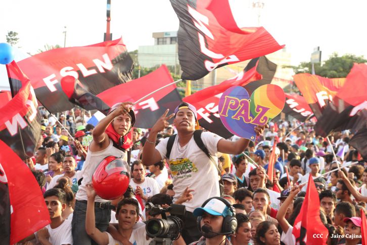 Juventud y Familias protagonizan Gran Caminata de la Alegría