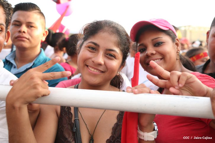 Juventud y Familias protagonizan Gran Caminata de la Alegría