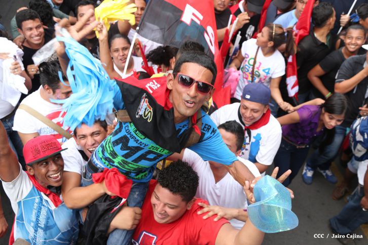 Juventud y Familias protagonizan Gran Caminata de la Alegría