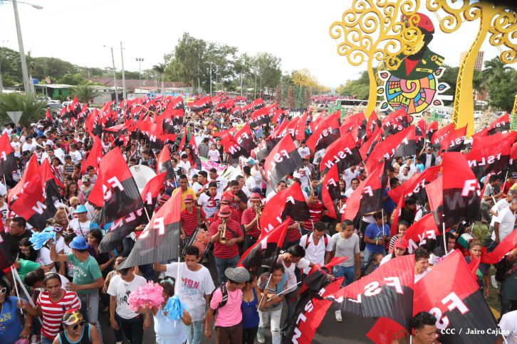 Juventud y Familias protagonizan Gran Caminata de la Alegría