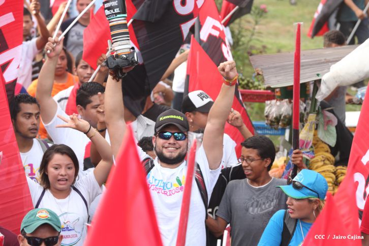 Juventud y Familias protagonizan Gran Caminata de la Alegría