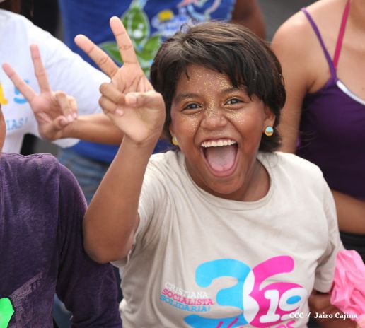 Juventud y Familias protagonizan Gran Caminata de la Alegría