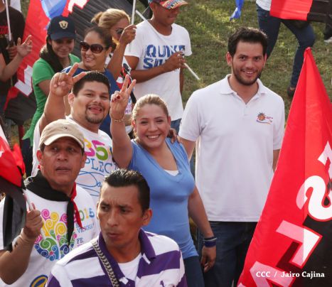 Juventud y Familias protagonizan Gran Caminata de la Alegría