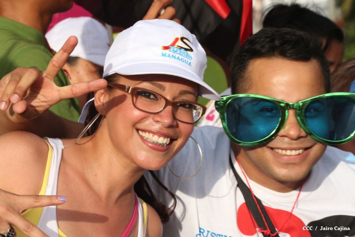 Juventud y Familias protagonizan Gran Caminata de la Alegría