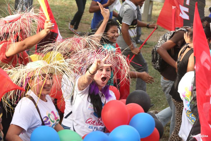 Juventud y Familias protagonizan Gran Caminata de la Alegría