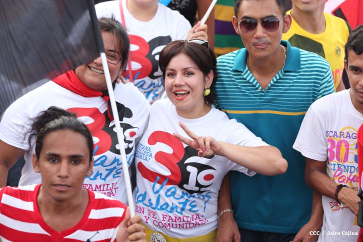 Juventud y Familias protagonizan Gran Caminata de la Alegría