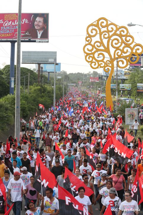 Juventud y Familias protagonizan Gran Caminata de la Alegría