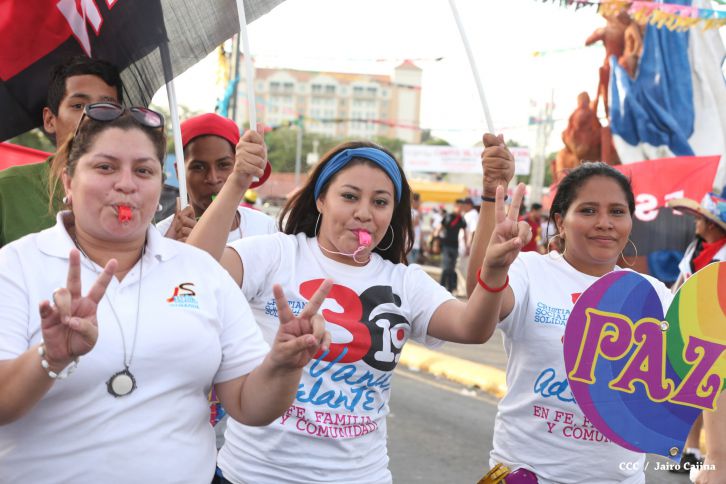 Juventud y Familias protagonizan Gran Caminata de la Alegría