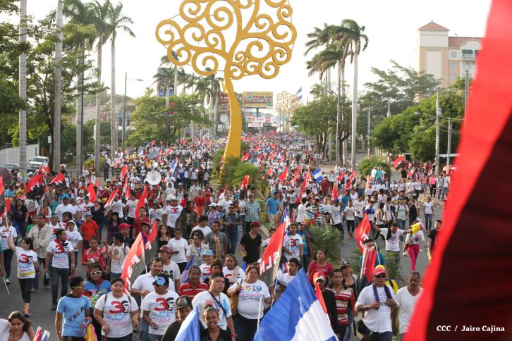 Juventud y Familias protagonizan Gran Caminata de la Alegría