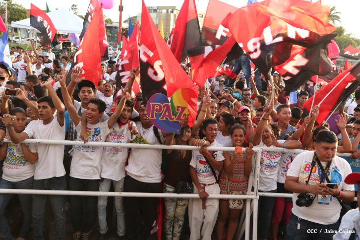Juventud y Familias protagonizan Gran Caminata de la Alegría