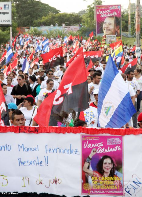 Juventud y Familias protagonizan Gran Caminata de la Alegría