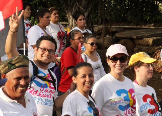 Juventud y Familias protagonizan Gran Caminata de la Alegría