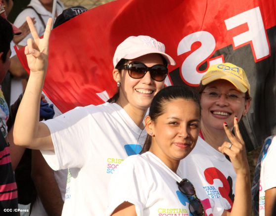 Juventud y Familias protagonizan Gran Caminata de la Alegría