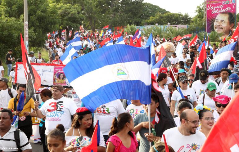 Juventud y Familias protagonizan Gran Caminata de la Alegría