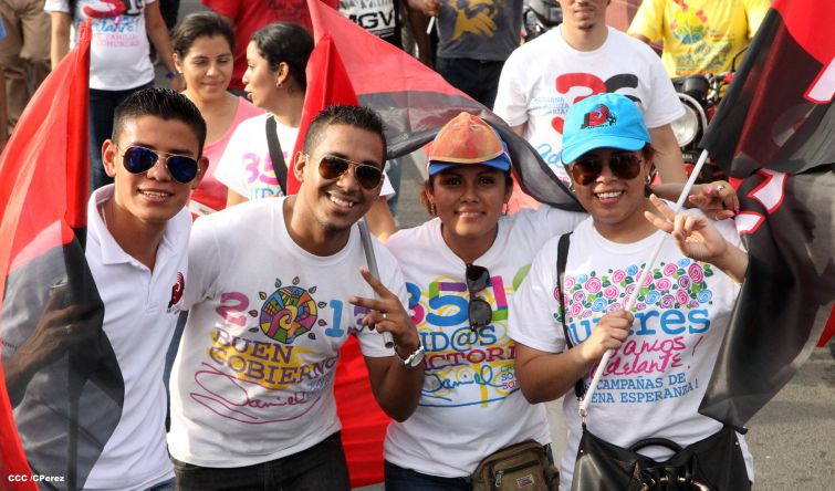 Juventud y Familias protagonizan Gran Caminata de la Alegría