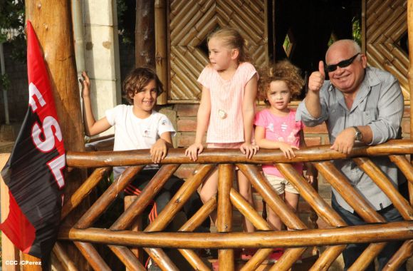 Juventud y Familias protagonizan Gran Caminata de la Alegría