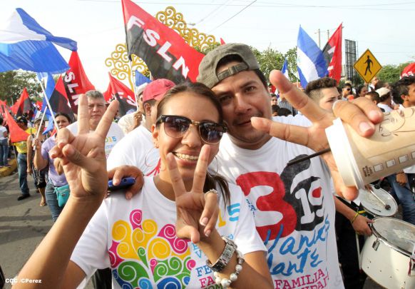 Juventud y Familias protagonizan Gran Caminata de la Alegría