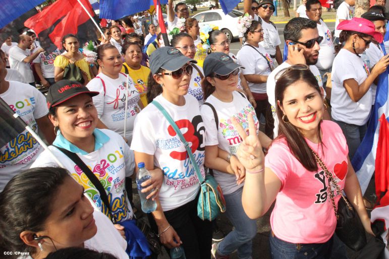 Juventud y Familias protagonizan Gran Caminata de la Alegría