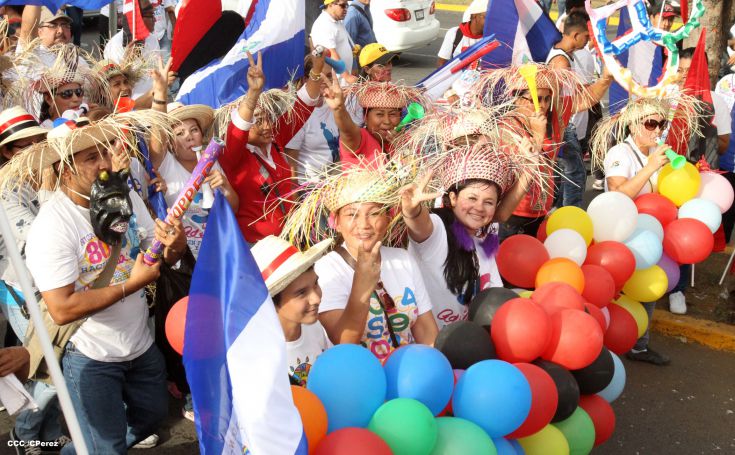 Juventud y Familias protagonizan Gran Caminata de la Alegría