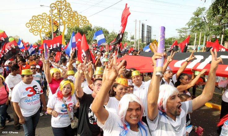 Juventud y Familias protagonizan Gran Caminata de la Alegría