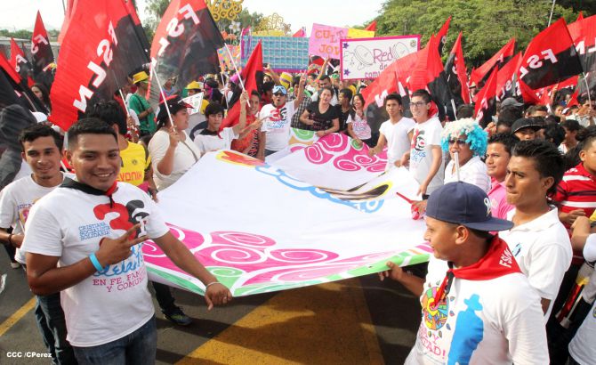 Juventud y Familias protagonizan Gran Caminata de la Alegría