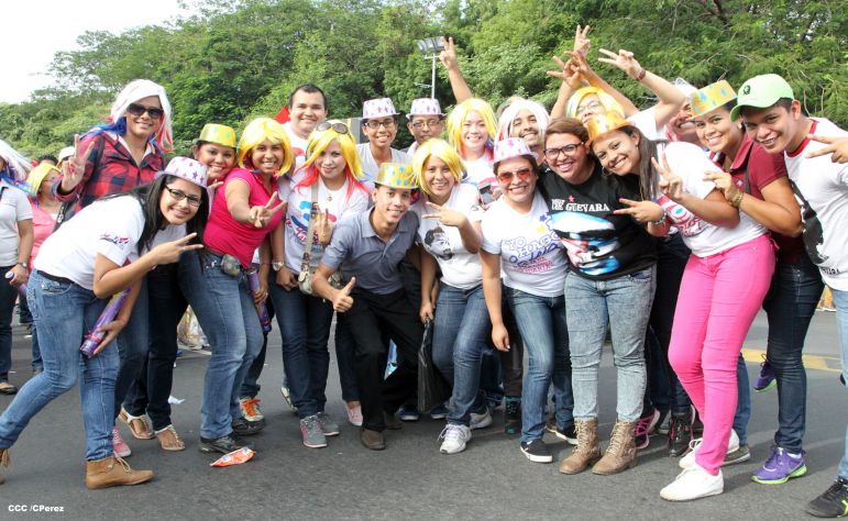 Juventud y Familias protagonizan Gran Caminata de la Alegría