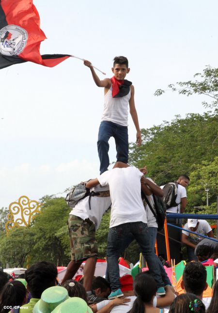 Juventud y Familias protagonizan Gran Caminata de la Alegría