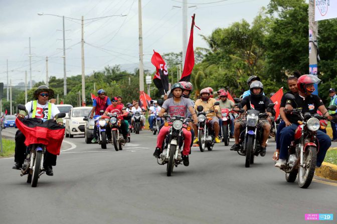 Caravanas de Masaya y Granada entran a Managua para celebrar el 36/19