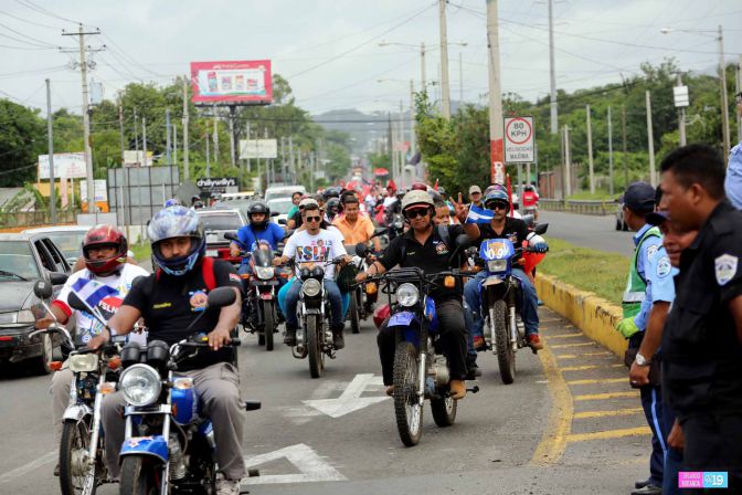 Caravanas de Masaya y Granada entran a Managua para celebrar el 36/19
