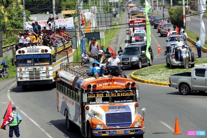 Caravanas de Masaya y Granada entran a Managua para celebrar el 36/19