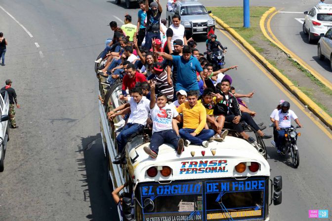 Caravanas de Masaya y Granada entran a Managua para celebrar el 36/19