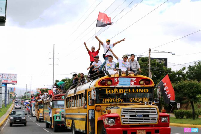Caravanas de Masaya y Granada entran a Managua para celebrar el 36/19