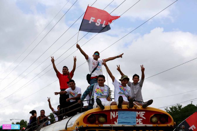 Caravanas de Masaya y Granada entran a Managua para celebrar el 36/19