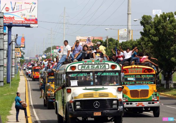 Caravanas de Masaya y Granada entran a Managua para celebrar el 36/19