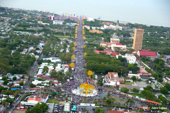 Plaza llena! Pueblo se desborda para celebrar el 36/19 en la Plaza La Fé