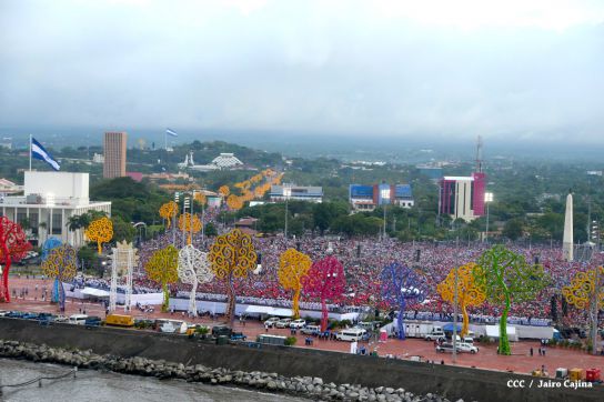 Plaza llena! Pueblo se desborda para celebrar el 36/19 en la Plaza La Fé