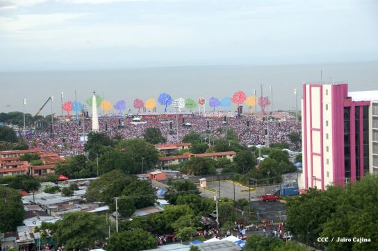 Plaza llena! Pueblo se desborda para celebrar el 36/19 en la Plaza La Fé