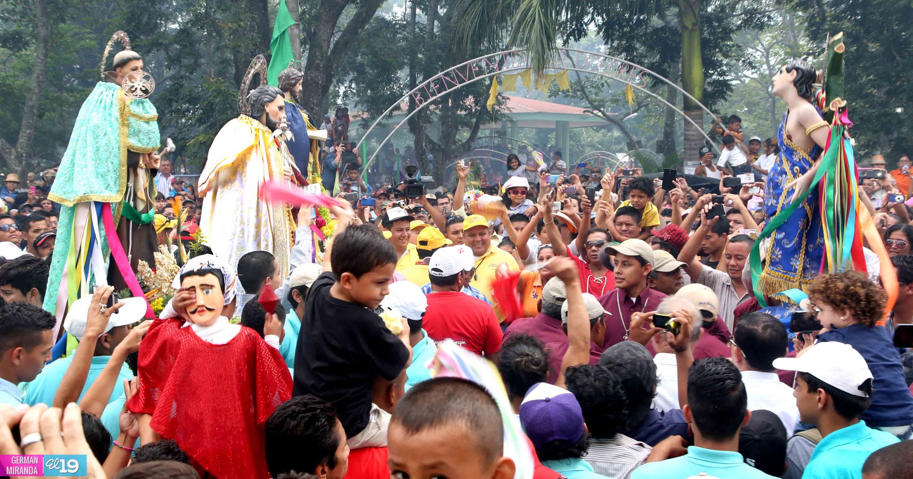Tope de Santos reúne a miles en Dolores