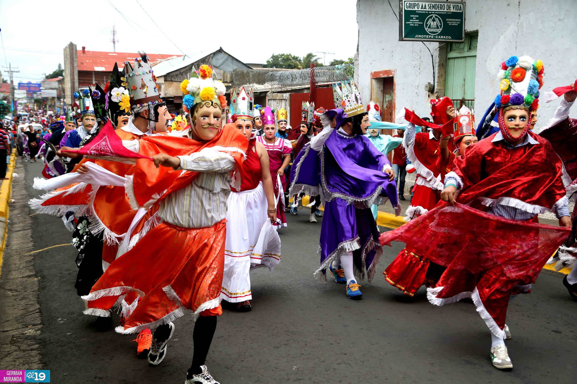 Tope de Santos reúne a miles en Dolores